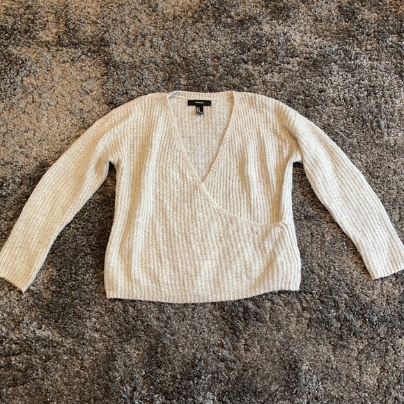 Forever 21 Gray Sweater - Picture 1 of 2